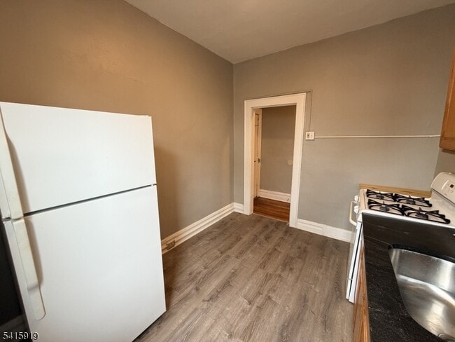 Building Photo - 16 Irving St