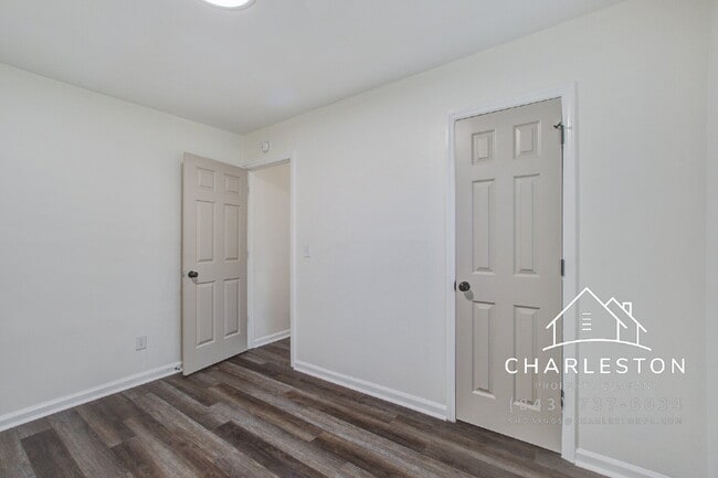 Building Photo - 114 Langley Dr