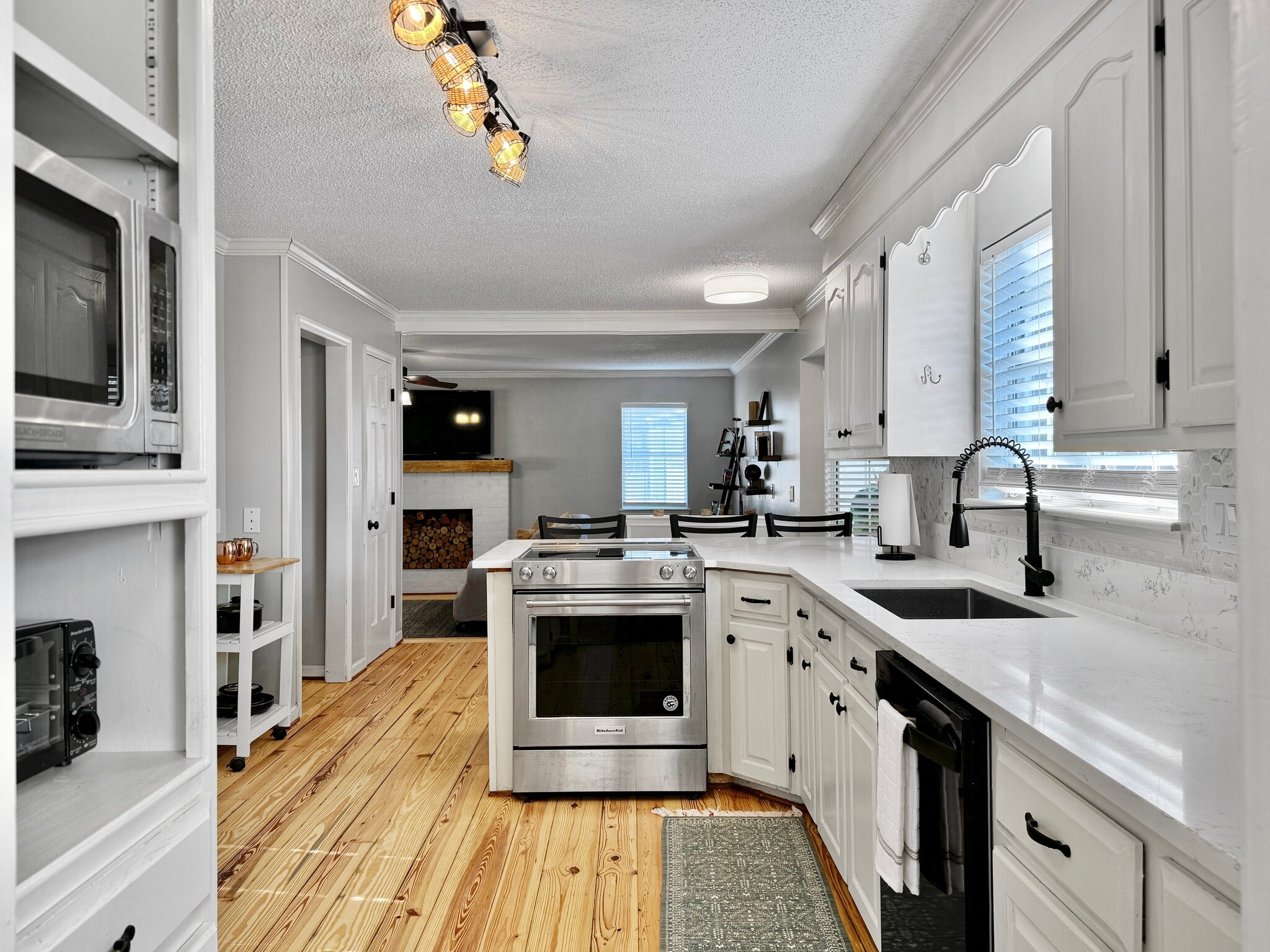 kitchen - 7900 Elderberry Cir
