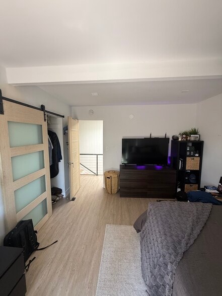 Building Photo - 2396 Redlands Dr