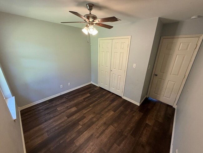 Building Photo - 2-bed/1-bath Duplex