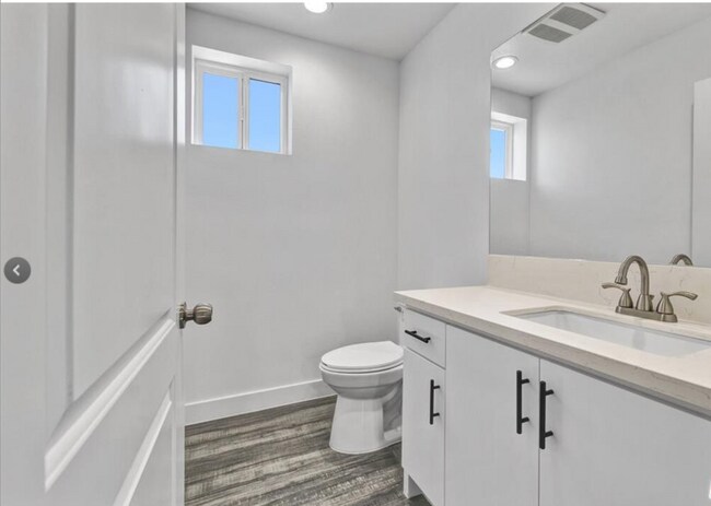 Building Photo - 4643 1/2 W. 18th