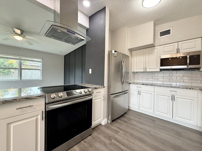 Building Photo - 1375 Tuscola St