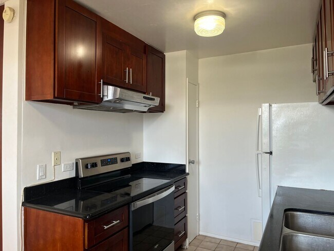 Building Photo - Salt Lake area - 2 bedroom, 1 bath unit with 1 parking - Avail Now!