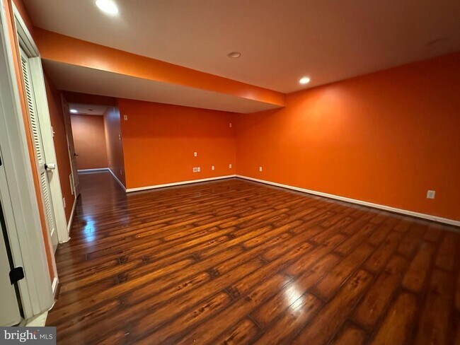 Building Photo - 16 Peppermint Dr