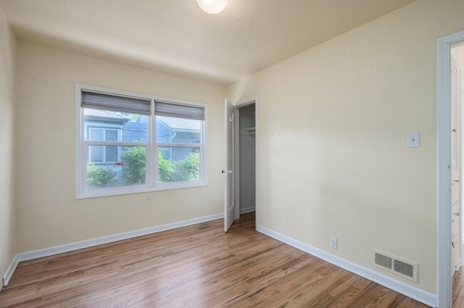 Building Photo - Newly Updated Liberty Wells Duplex!!