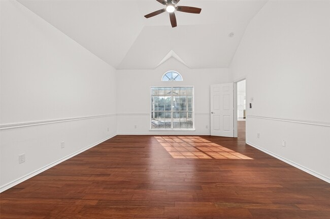 Building Photo - 1015 Longdraw Dr