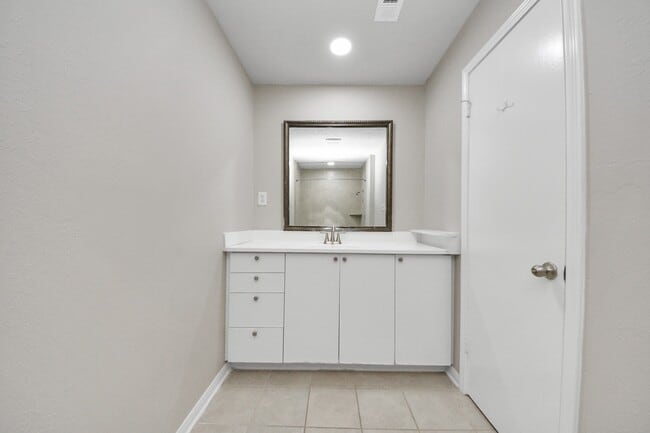 Building Photo - 7914 Marinette Dr