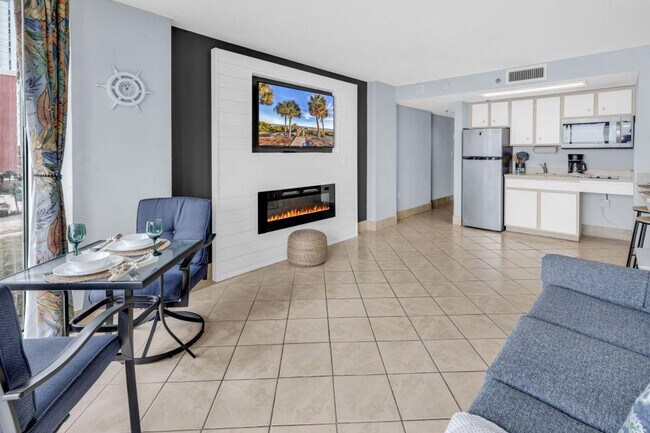 Building Photo - 647 N Creekside Dr