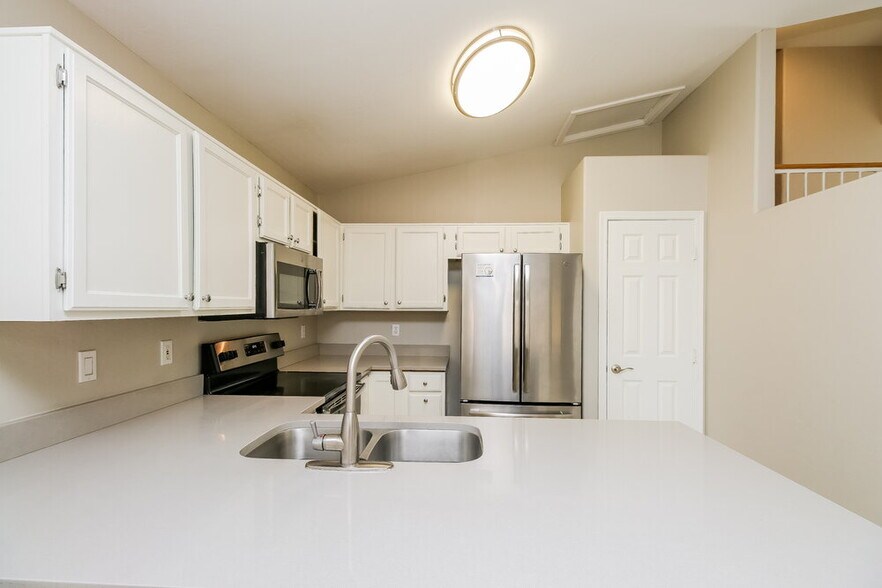 Building Photo - 1042 N Blackbird Dr