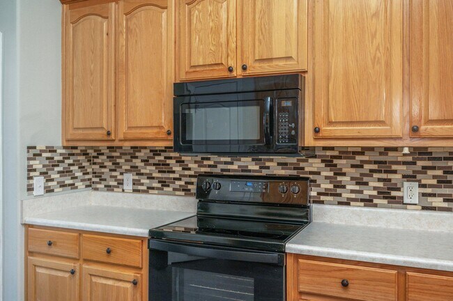 Building Photo - 654 Territory Ln