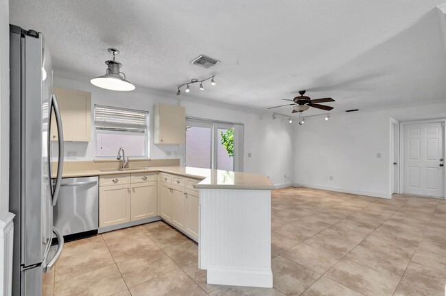 Building Photo - Boca Raton Modern Comfort Meets Florida Ch...