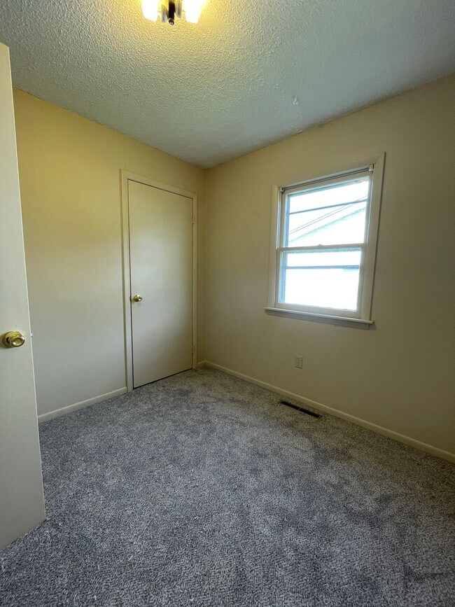 Building Photo - 302 W Neosho St