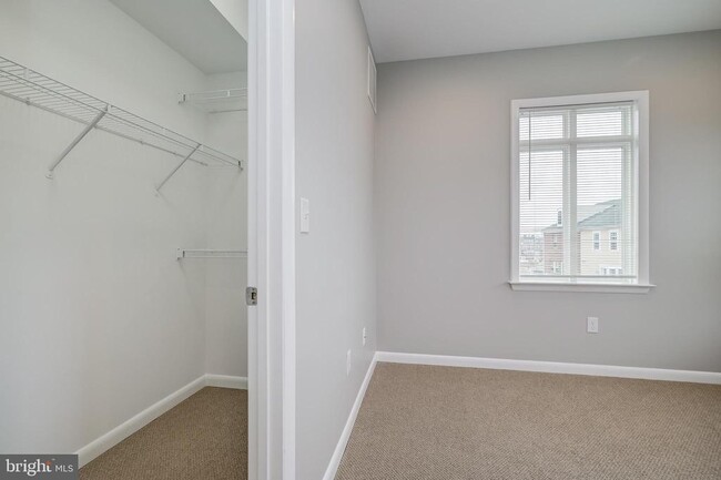 Building Photo - 252 Hemingway Dr