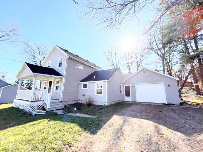 Primary Photo - 159 Whitlock St
