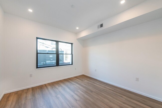 Building Photo - 206 Harrison Ave