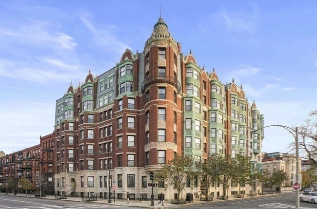 Building Photo - 4 Charlesgate E