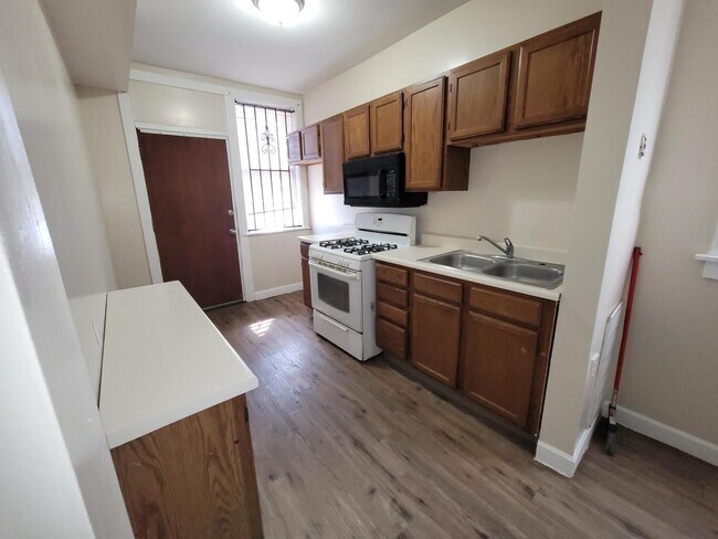 Building Photo - 6725 S Clyde Ave