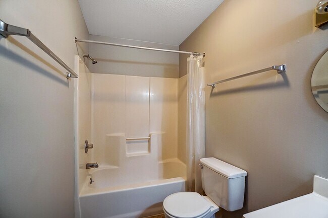 Building Photo - 3540 Willow Run Dr