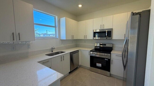 Building Photo - 2537 SE 25th Ct