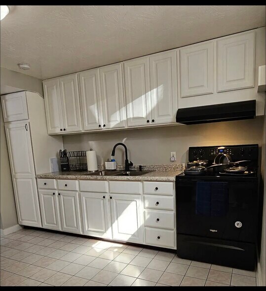 Building Photo - 977 W 300 N