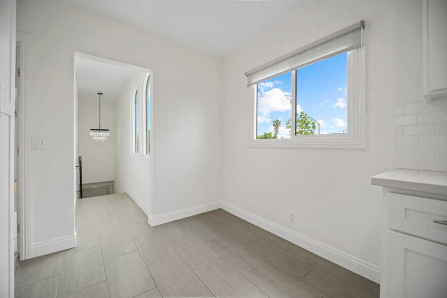 Building Photo - 1148 S Stanley Ave