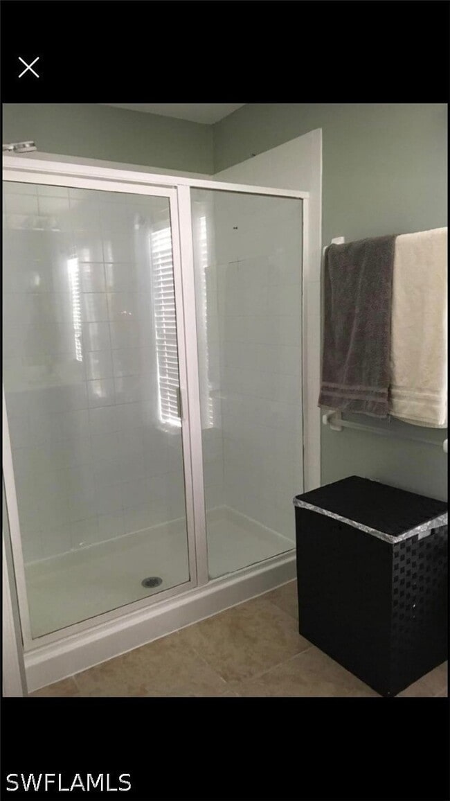 Building Photo - 884 Hampton Cir