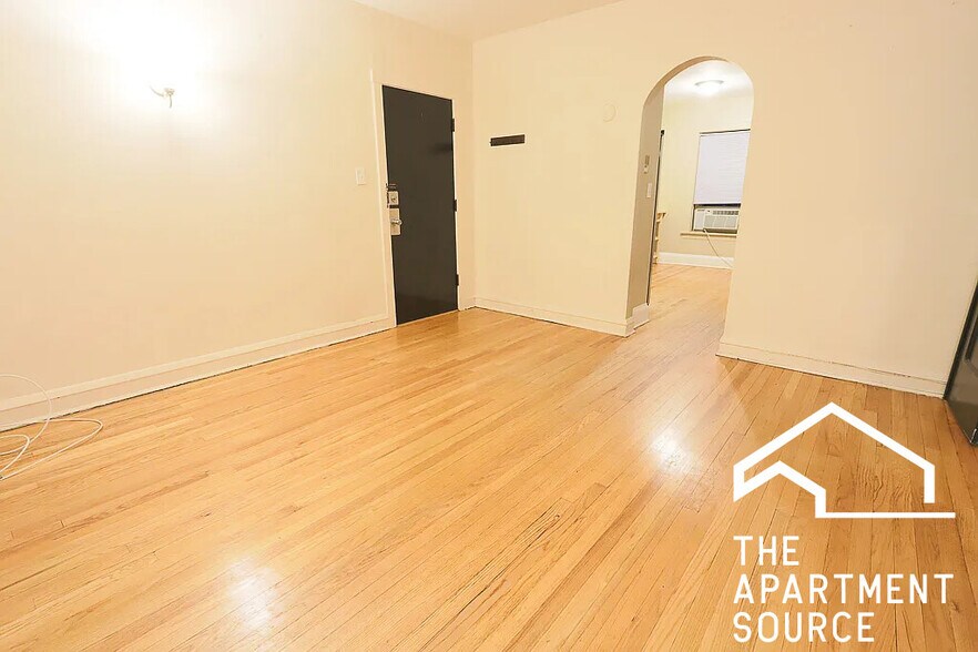 Building Photo - 4903 N Hoyne Ave