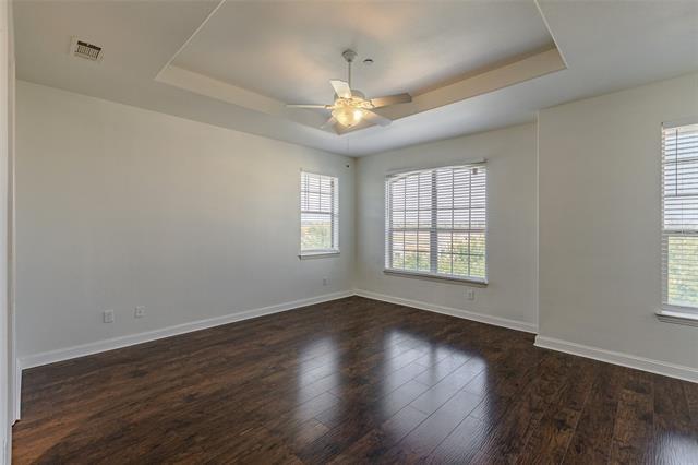 Building Photo - 602 Arbol