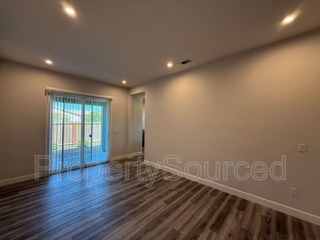 Building Photo - 614 Madrone St