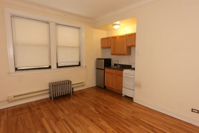 Building Photo - 4349 N Damen Ave