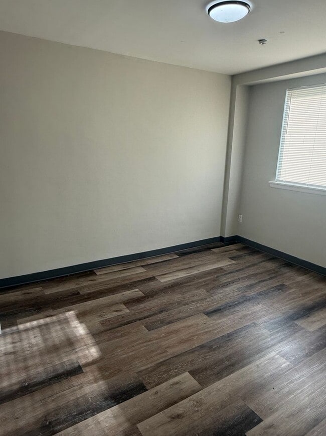 Building Photo - Mayflower Apartments