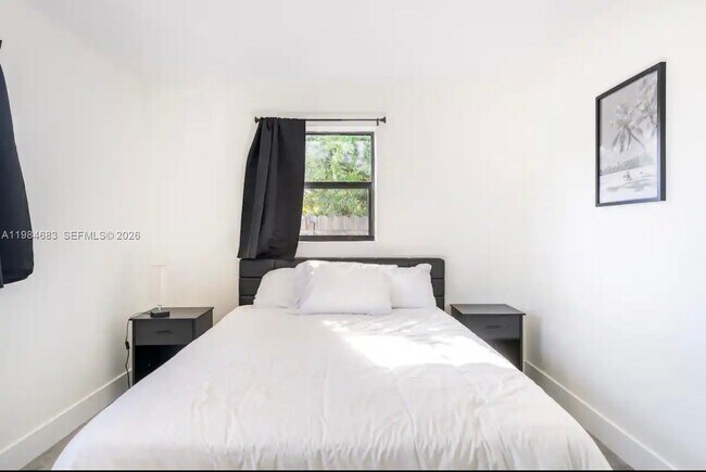 Building Photo - 1200 NW 18th Ct