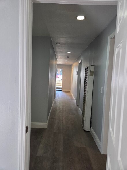 Building Photo - 468 S 6th St