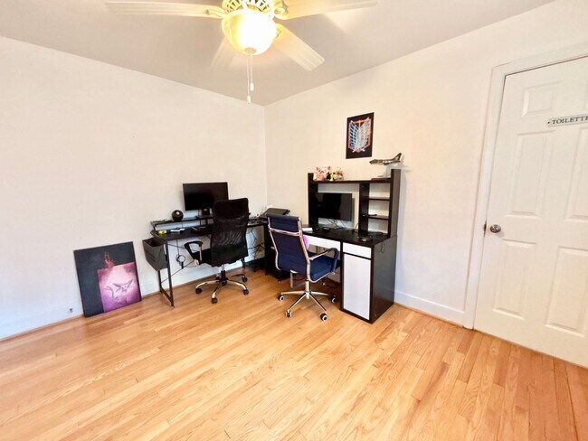 Building Photo - Cozy Home in Norfolk!