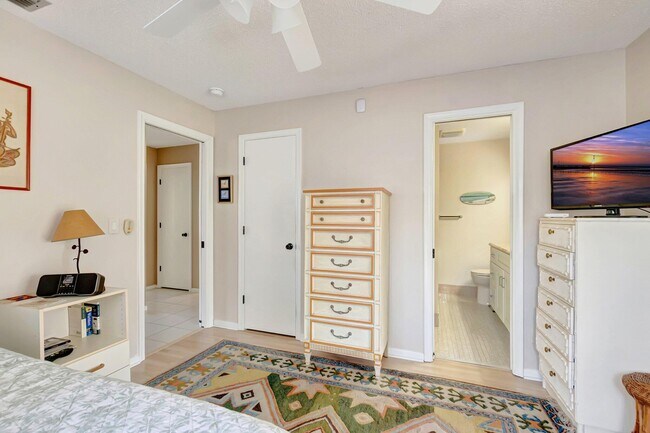 Building Photo - 14352 Amapola Dr