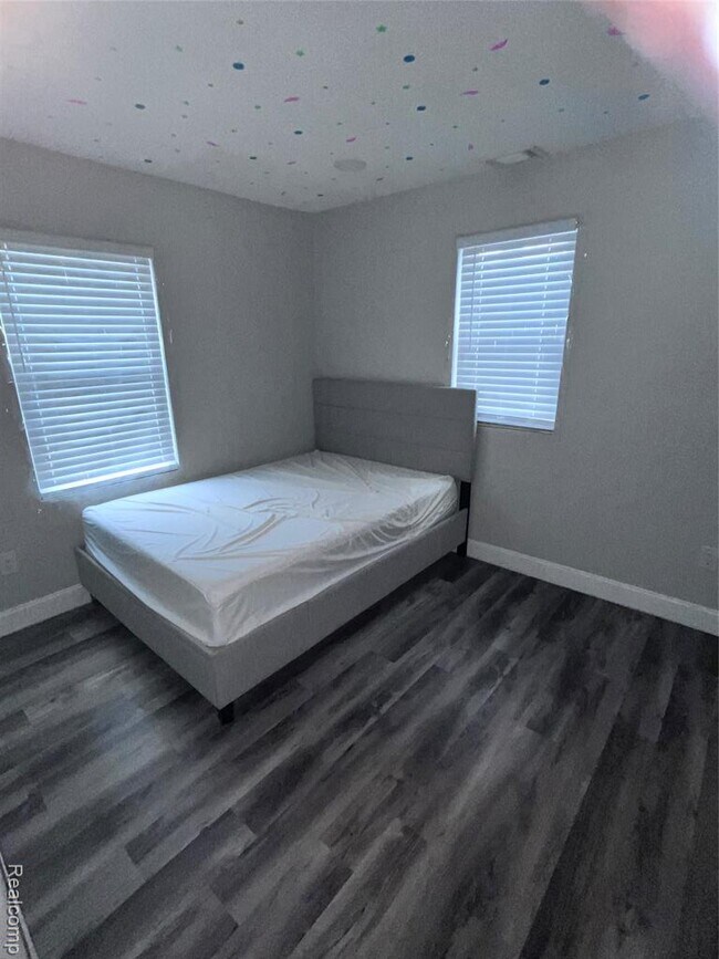 Building Photo - 3236 Rio Vista St