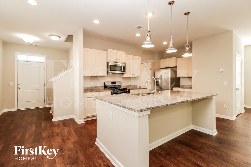 Building Photo - 516 Glady Rd