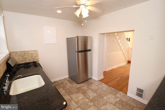 Building Photo - 1422 S Orianna St