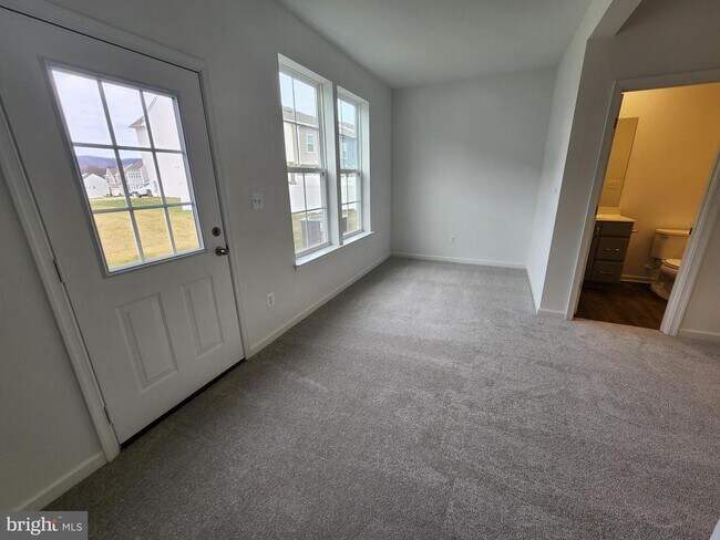 Building Photo - 500 Husky Trl