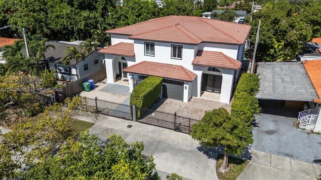 Building Photo - 3111 SW 12th St