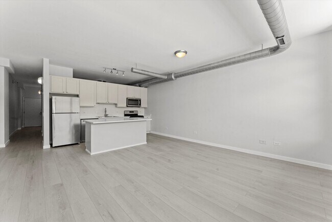 Building Photo - 1200 W Monroe St