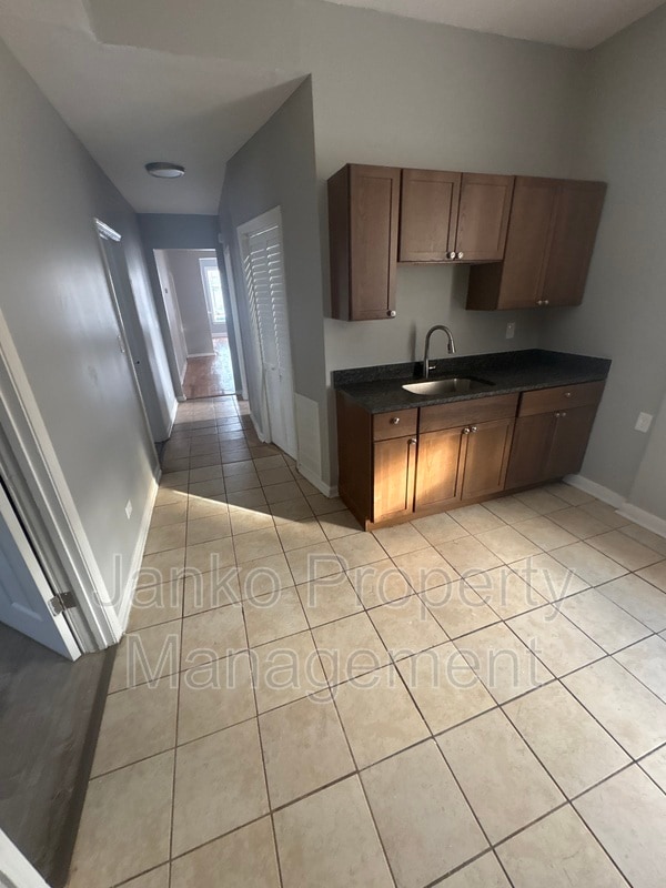 Building Photo - 7314 S Kenwood Ave