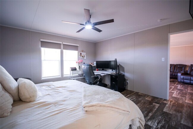 Building Photo - 5402 Five Oaks Dr