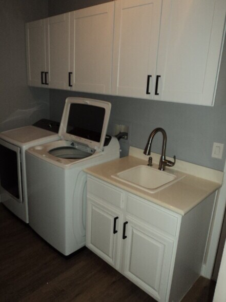 Building Photo - 575 Hagens Aly