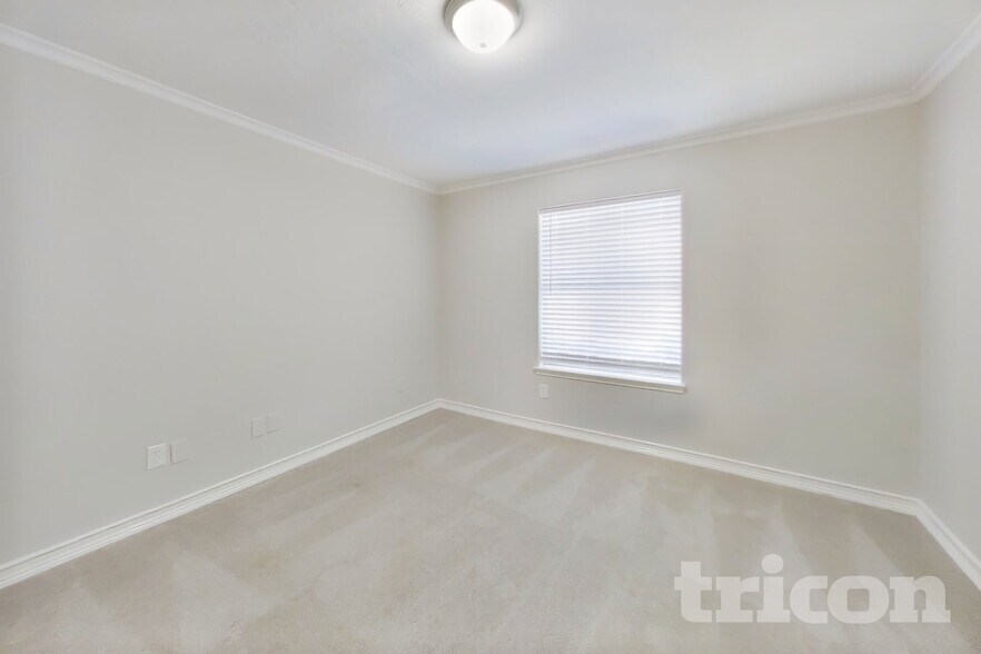 Building Photo - 29418 Fox River Dr