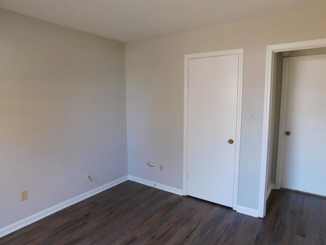 Building Photo - 1827 Custer Dr