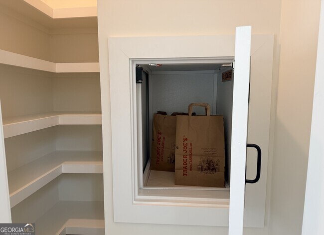 Building Photo - 940 Laurel Brooke Ave