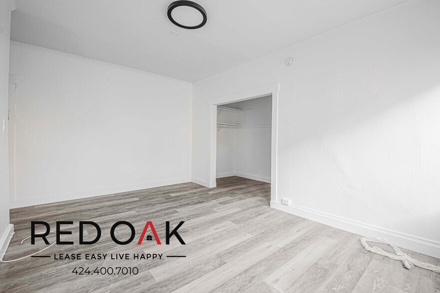 Building Photo - 822 S Park View St