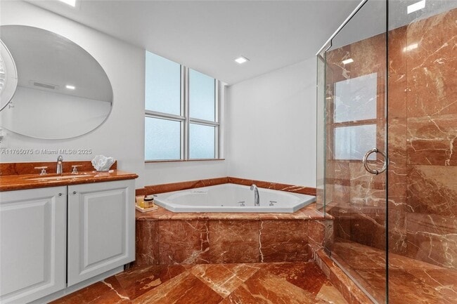 Building Photo - 5801 Collins Ave